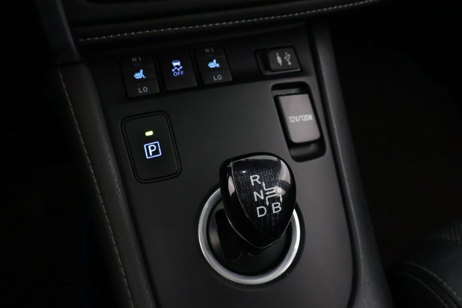 Toyota Auris 2016 Touring Sports 1,8 Hybrid Premium - *LED/Lasikatto/Tutkat/P.kamera/Keyless/Nahat*