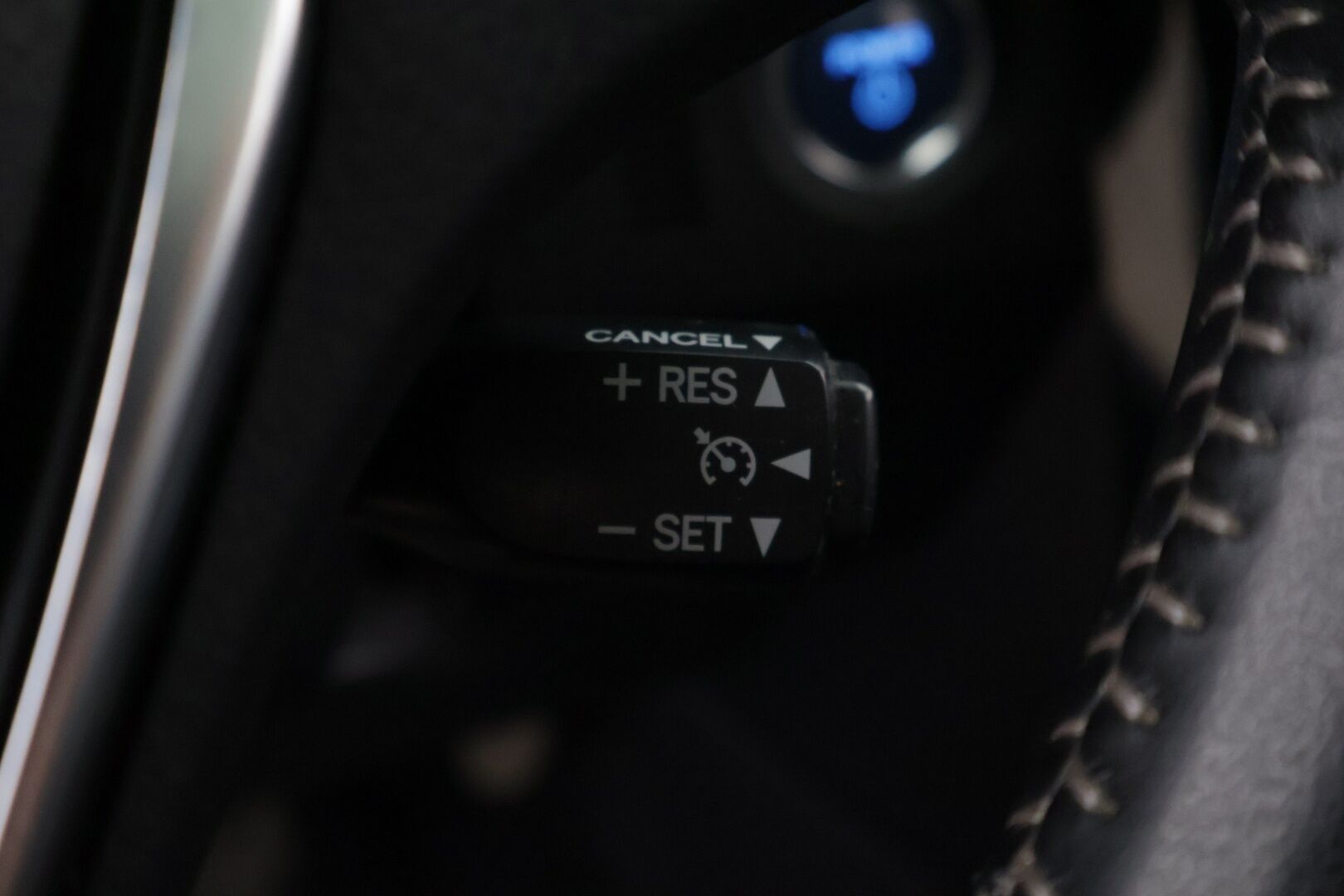 Toyota Auris 2016 Touring Sports 1,8 Hybrid Premium - *LED/Lasikatto/Tutkat/P.kamera/Keyless/Nahat*