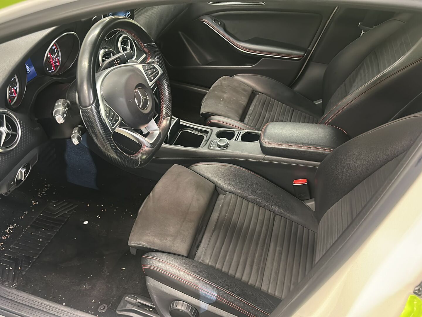 Mercedes-Benz A 2016 180 A Business AMG / Panorama / Lohko ja sisälämmitin / Vakkari / P-kamera - Todella siisti! / Hyvin huollettu / Spesiaali!