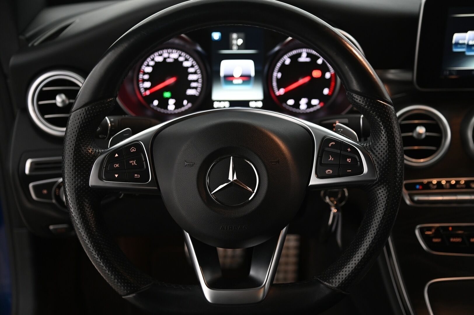 Mercedes-Benz C 2016 220 d Coupe A Business AMG * Nahka-alcantara / Sporttipenkit / ILS / Lohkolämmitin * - Suomi-auto / Juuri huollettu / Kahdet vanteet