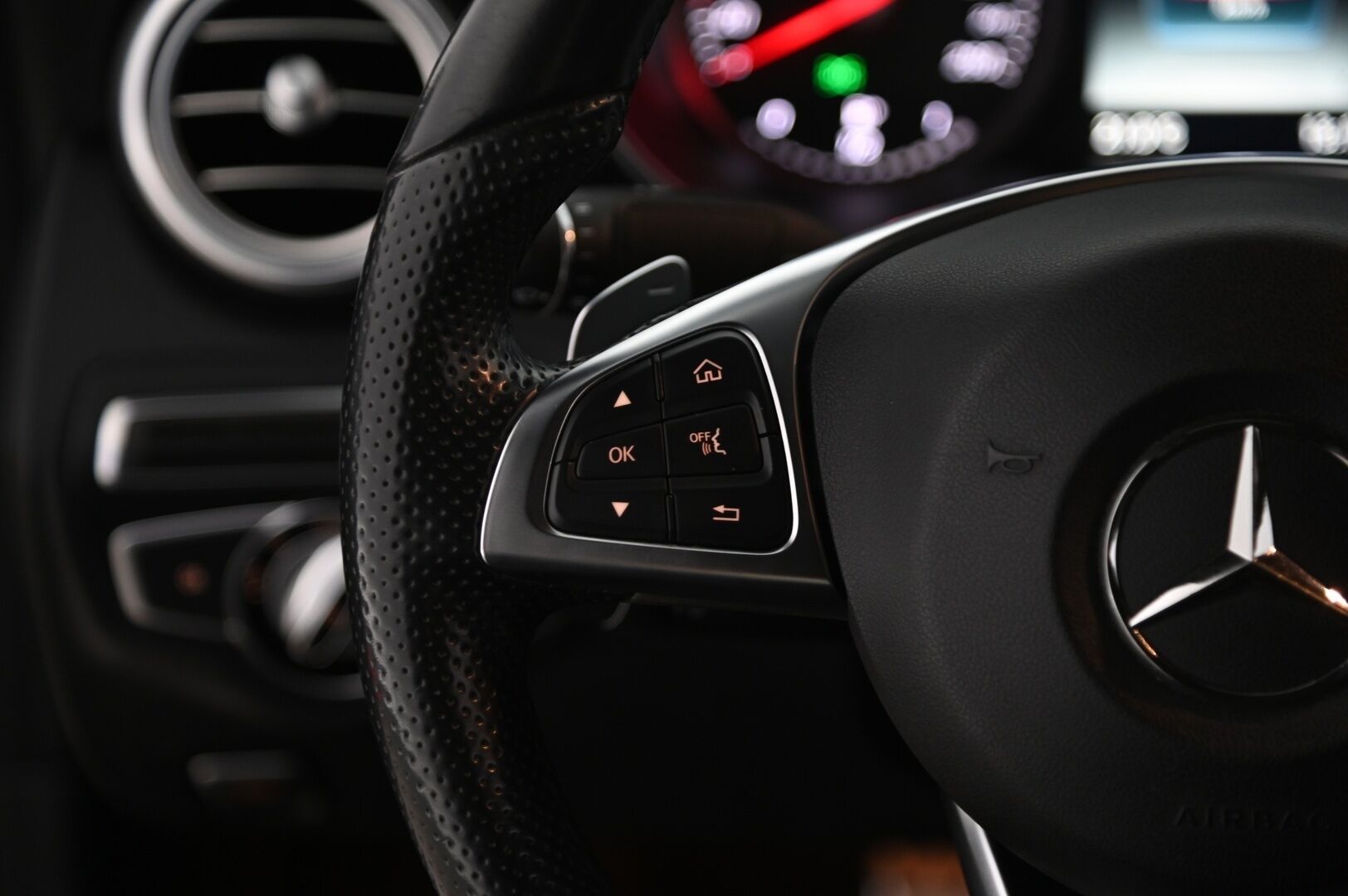 Mercedes-Benz C 2016 220 d Coupe A Business AMG * Nahka-alcantara / Sporttipenkit / ILS / Lohkolämmitin * - Suomi-auto / Juuri huollettu / Kahdet vanteet