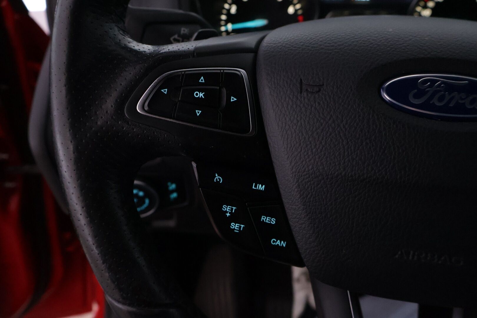 Ford Focus 2017 1,0 EcoBoost 125 hv Start/Stop A6 ST-Line Wagon *Lohko / Sporttipenkit / Lämpölasi / Suomiauto* - Näyttävä yksilö / Taloudellinen / Suomi-auto!