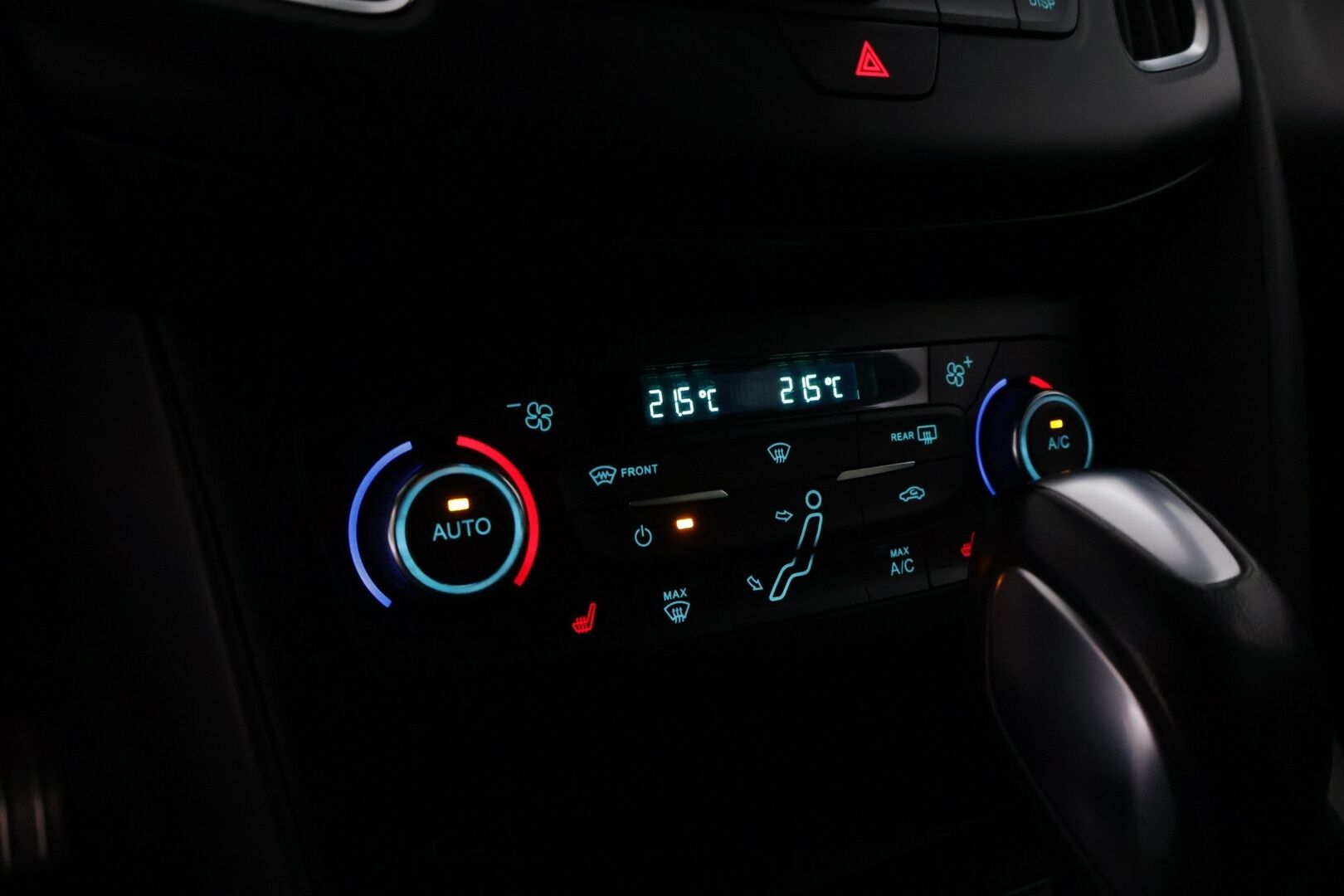 Ford Focus 2017 1,0 EcoBoost 125 hv Start/Stop A6 ST-Line Wagon *Lohko / Sporttipenkit / Lämpölasi / Suomiauto* - Näyttävä yksilö / Taloudellinen / Suomi-auto!