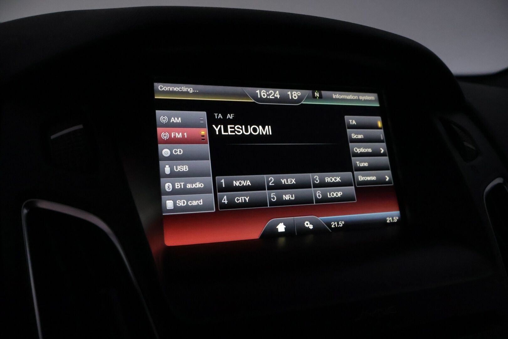 Ford Focus 2017 1,0 EcoBoost 125 hv Start/Stop A6 ST-Line Wagon *Lohko / Sporttipenkit / Lämpölasi / Suomiauto* - Näyttävä yksilö / Taloudellinen / Suomi-auto!