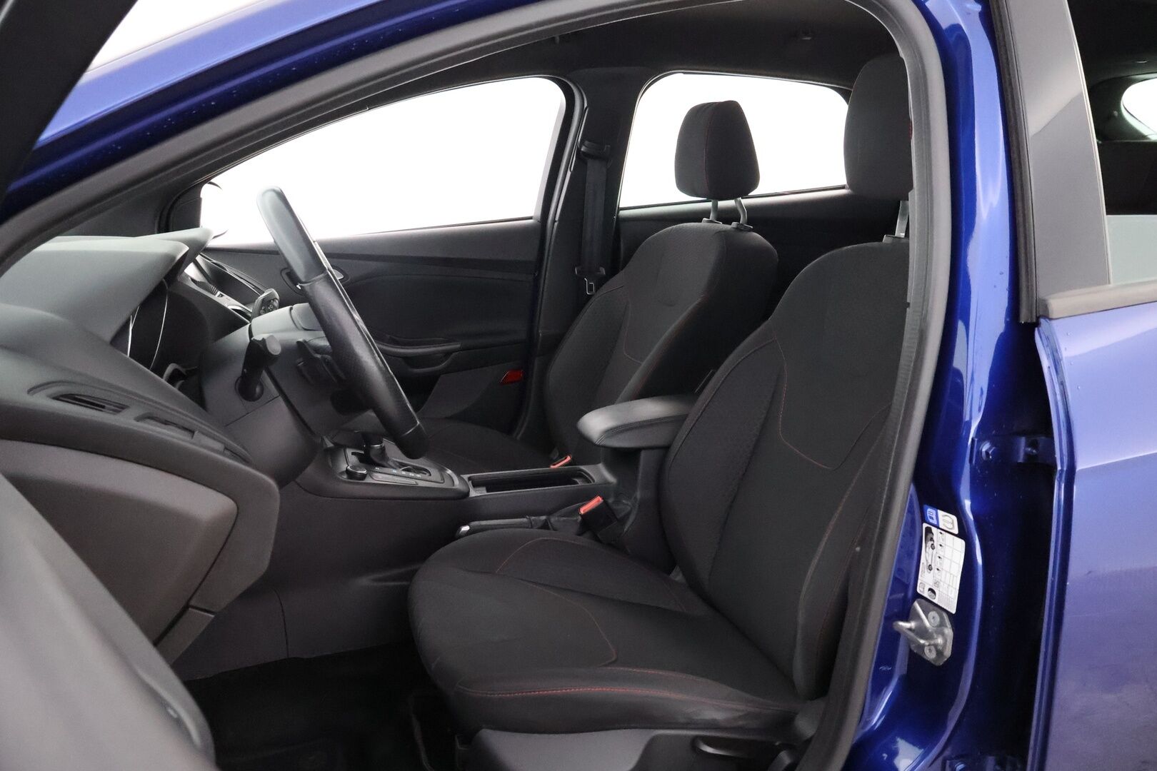 Ford Focus 2016 1,0 EcoBoost 125 hv Start/Stop A6 ST-Line 5-ovinen *MYYDÄÄN HUUTOKAUPAT.COM*