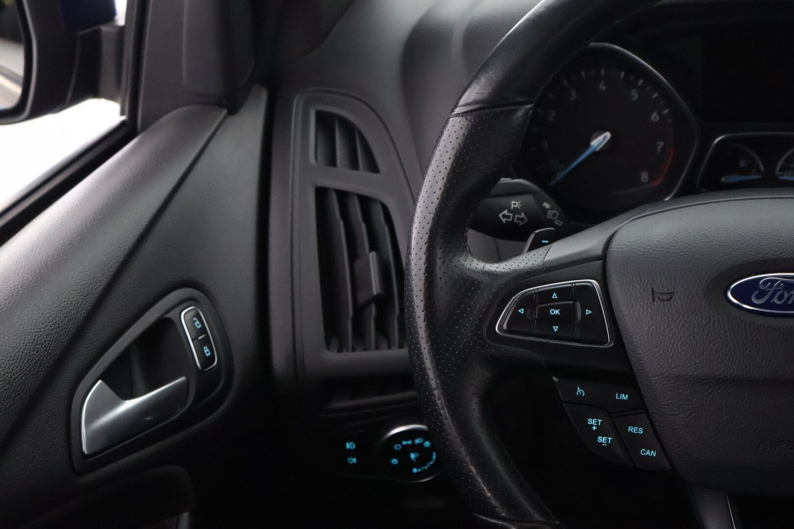Ford Focus 2016 1,0 EcoBoost 125 hv Start/Stop A6 ST-Line 5-ovinen *MYYDÄÄN HUUTOKAUPAT.COM*