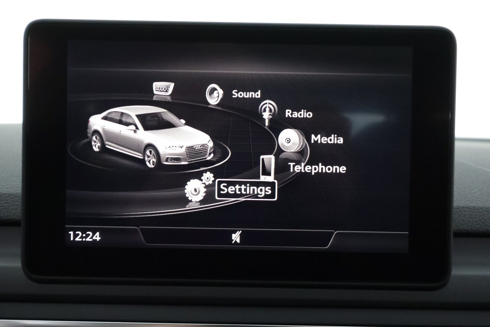 Audi A4 2016 Sedan First Edition Business Sport 2,0 TFSI 185 kW quattro S tronic * Vakkari / Webasto / Koukku / Muistipenkki / P.tutkat * - 1.Om Suomi-auto / Kahdet Renkaat - HULLUT AVAJAISHULINAT KORKOTARJOUS 3,29 %