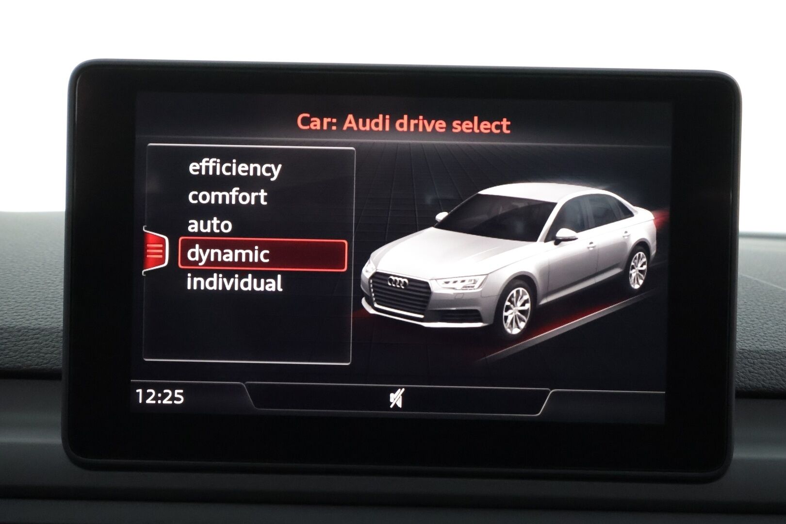 Audi A4 2016 Sedan First Edition Business Sport 2,0 TFSI 185 kW quattro S tronic * Vakkari / Webasto / Koukku / Muistipenkki / P.tutkat * - 1.Om Suomi-auto / Kahdet Renkaat - HULLUT AVAJAISHULINAT KORKOTARJOUS 3,29 %