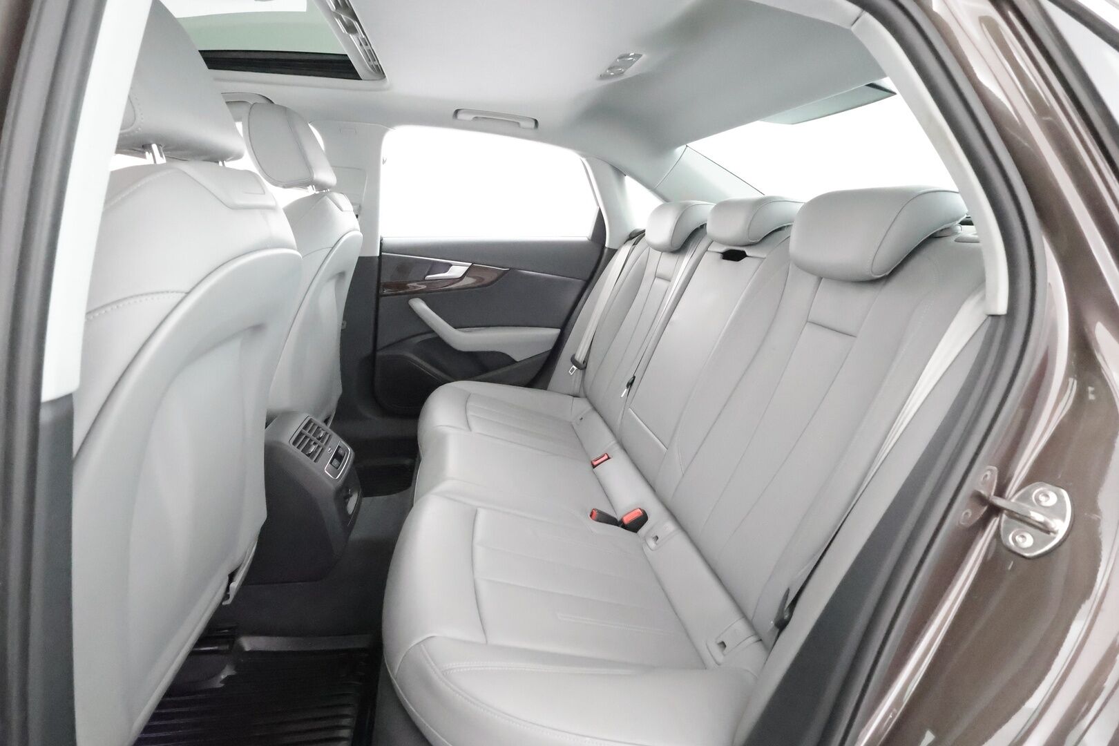 Audi A4 2016 Sedan First Edition Business Sport 2,0 TFSI 185 kW quattro S tronic * Vakkari / Webasto / Koukku / Muistipenkki / P.tutkat * - 1.Om Suomi-auto / Kahdet Renkaat - HULLUT AVAJAISHULINAT KORKOTARJOUS 3,29 %