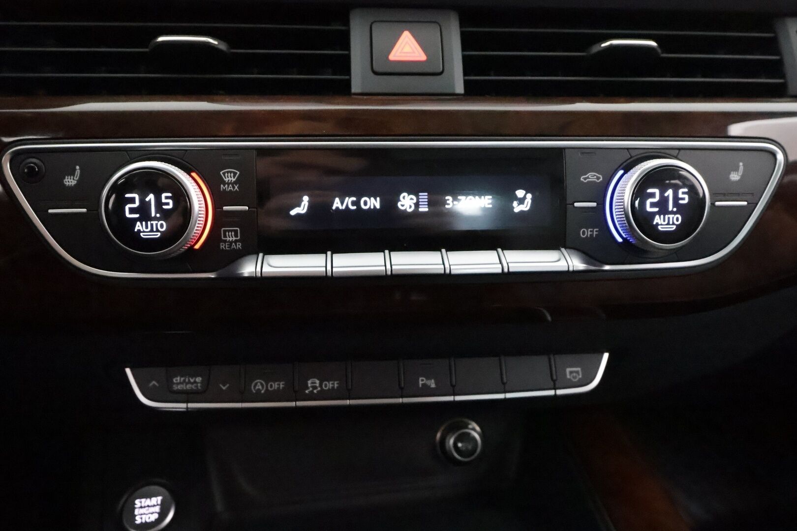 Audi A4 2016 Sedan First Edition Business Sport 2,0 TFSI 185 kW quattro S tronic * Vakkari / Webasto / Koukku / Muistipenkki / P.tutkat * - 1.Om Suomi-auto / Kahdet Renkaat - HULLUT AVAJAISHULINAT KORKOTARJOUS 3,29 %