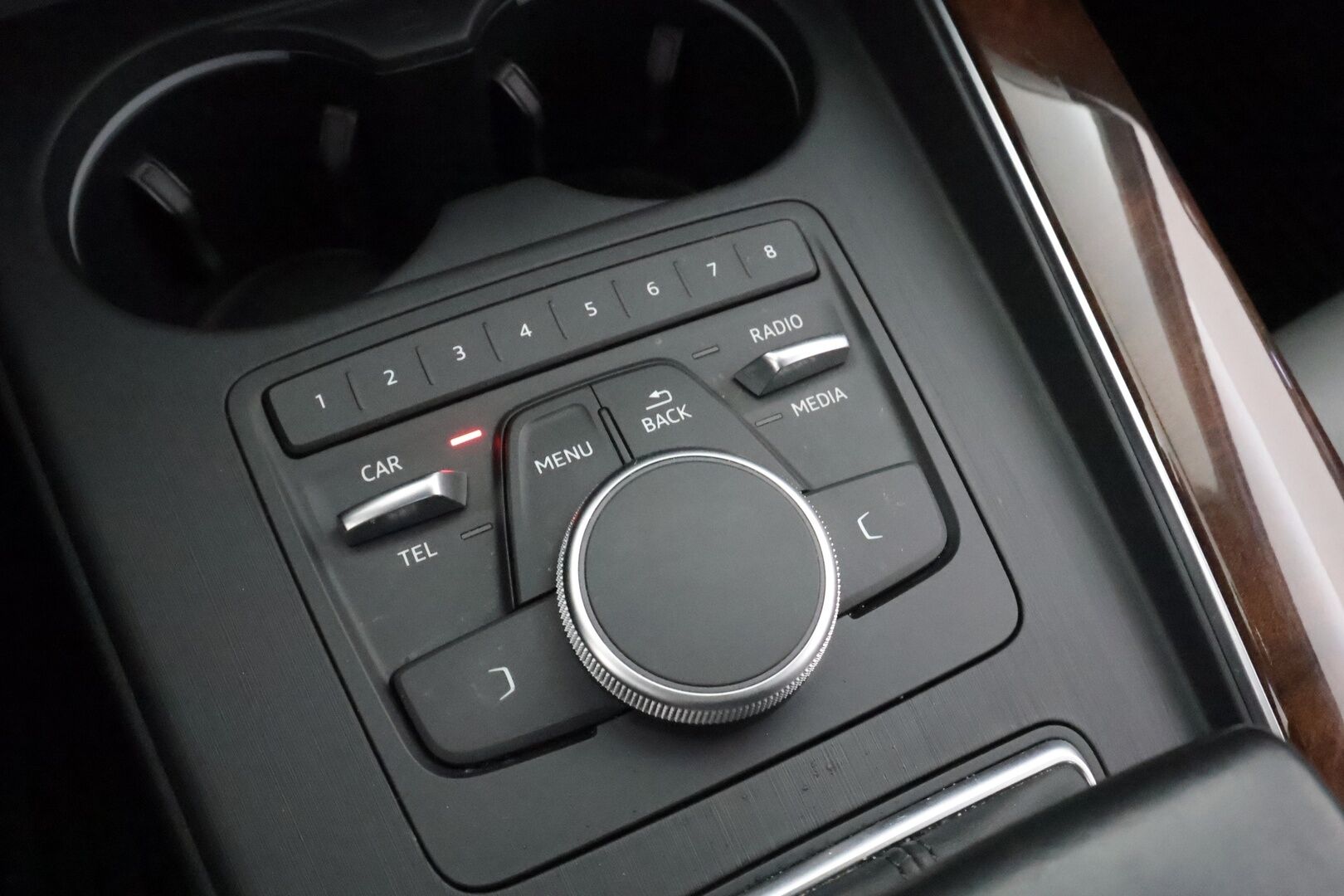 Audi A4 2016 Sedan First Edition Business Sport 2,0 TFSI 185 kW quattro S tronic * Vakkari / Webasto / Koukku / Muistipenkki / P.tutkat * - 1.Om Suomi-auto / Kahdet Renkaat - HULLUT AVAJAISHULINAT KORKOTARJOUS 3,29 %