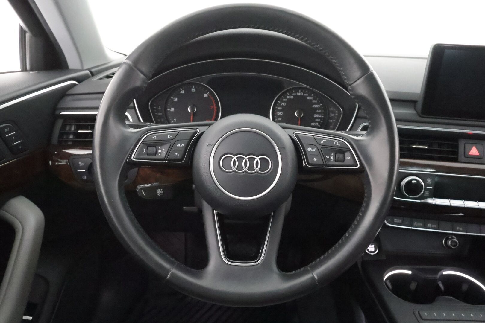 Audi A4 2016 Sedan First Edition Business Sport 2,0 TFSI 185 kW quattro S tronic * Vakkari / Webasto / Koukku / Muistipenkki / P.tutkat * - 1.Om Suomi-auto / Kahdet Renkaat - HULLUT AVAJAISHULINAT KORKOTARJOUS 3,29 %