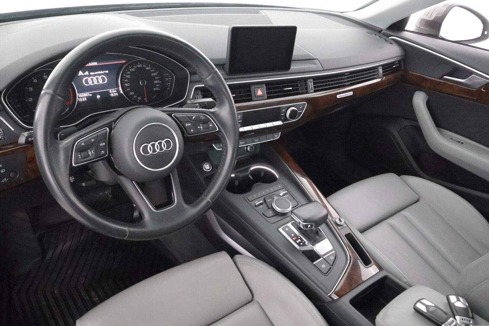 Audi A4 2016 Sedan First Edition Business Sport 2,0 TFSI 185 kW quattro S tronic * Vakkari / Webasto / Koukku / Muistipenkki / P.tutkat * - 1.Om Suomi-auto / Kahdet Renkaat - HULLUT AVAJAISHULINAT KORKOTARJOUS 3,29 %