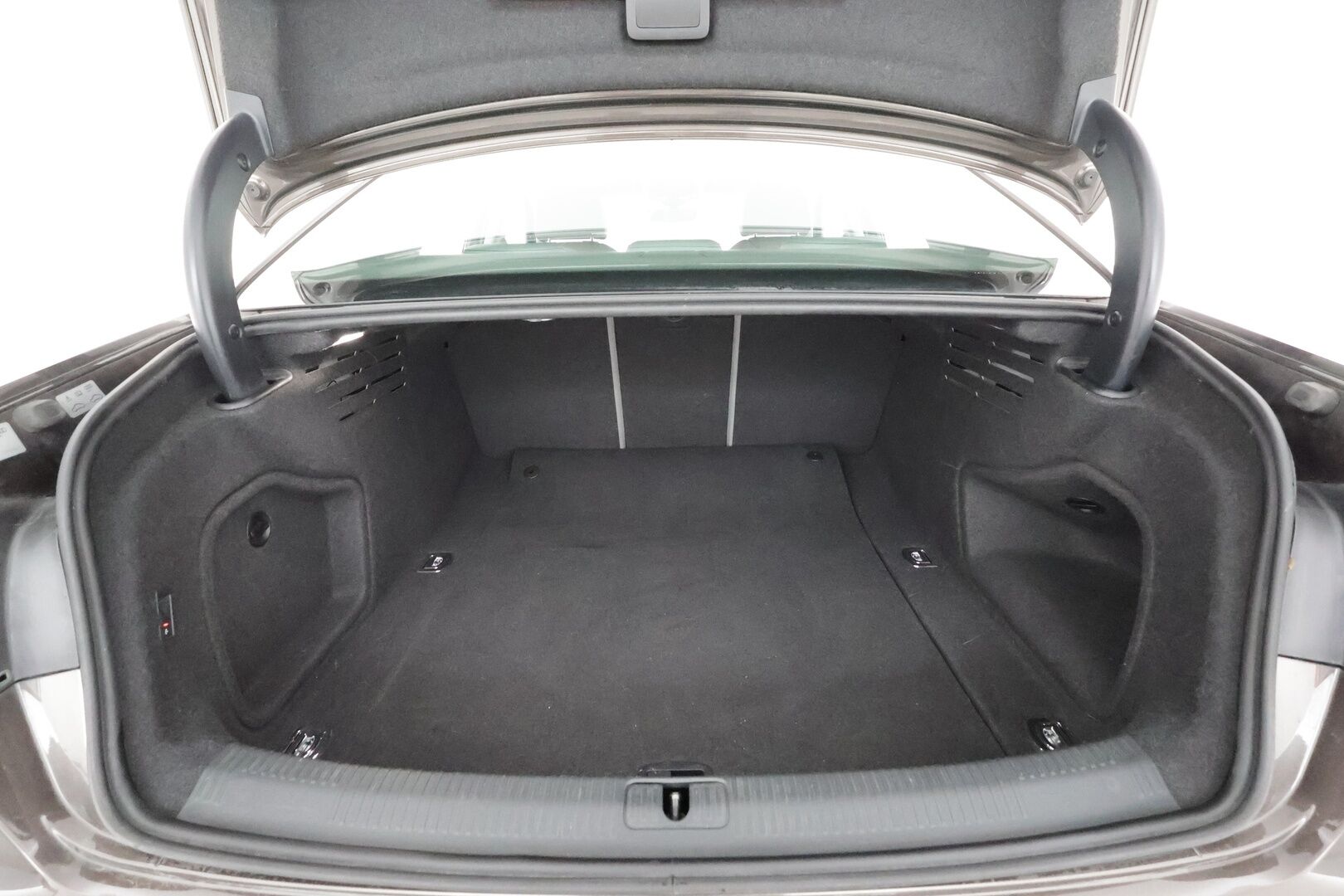 Audi A4 2016 Sedan First Edition Business Sport 2,0 TFSI 185 kW quattro S tronic * Vakkari / Webasto / Koukku / Muistipenkki / P.tutkat * - 1.Om Suomi-auto / Kahdet Renkaat - HULLUT AVAJAISHULINAT KORKOTARJOUS 3,29 %