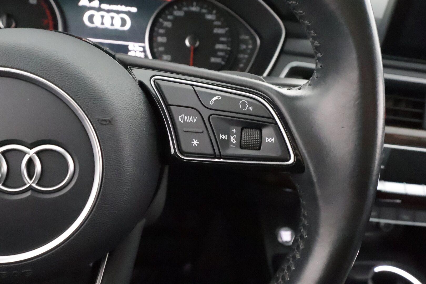 Audi A4 2016 Sedan First Edition Business Sport 2,0 TFSI 185 kW quattro S tronic * Vakkari / Webasto / Koukku / Muistipenkki / P.tutkat * - 1.Om Suomi-auto / Kahdet Renkaat - HULLUT AVAJAISHULINAT KORKOTARJOUS 3,29 %