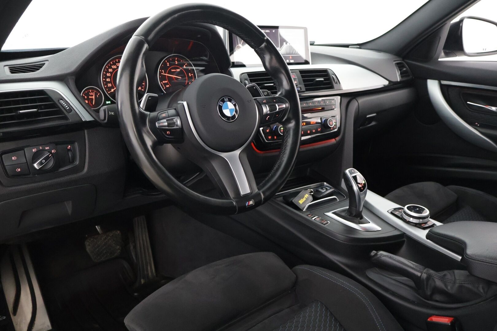 BMW 320 2017 d A xDrive Business M Sport Edition F30 LCI - LCI / HiFi / Sport-penkit / LED / Juuri huollettu