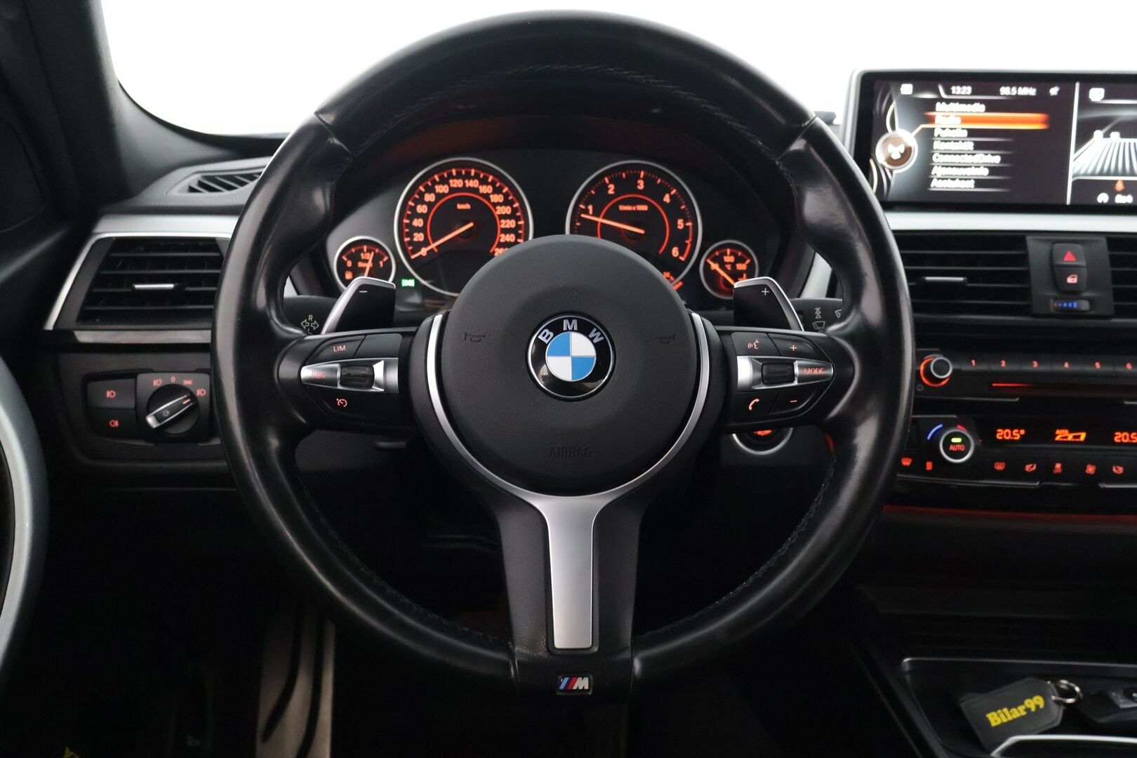 BMW 320 2017 d A xDrive Business M Sport Edition F30 LCI - LCI / HiFi / Sport-penkit / LED / Juuri huollettu