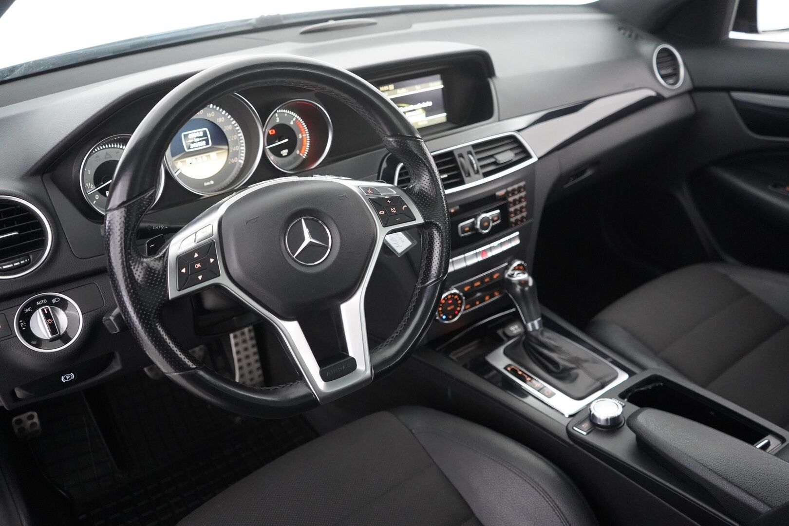 Mercedes-Benz C 2012 220 CDI Coupé AMG A - Juuri saapunut | AMG | Kahdet renkaat aluvantein | Panorama | Sportti penkit | Vetokoukku | Säntilliset huollot | - KORKO VAIN 3,99 %