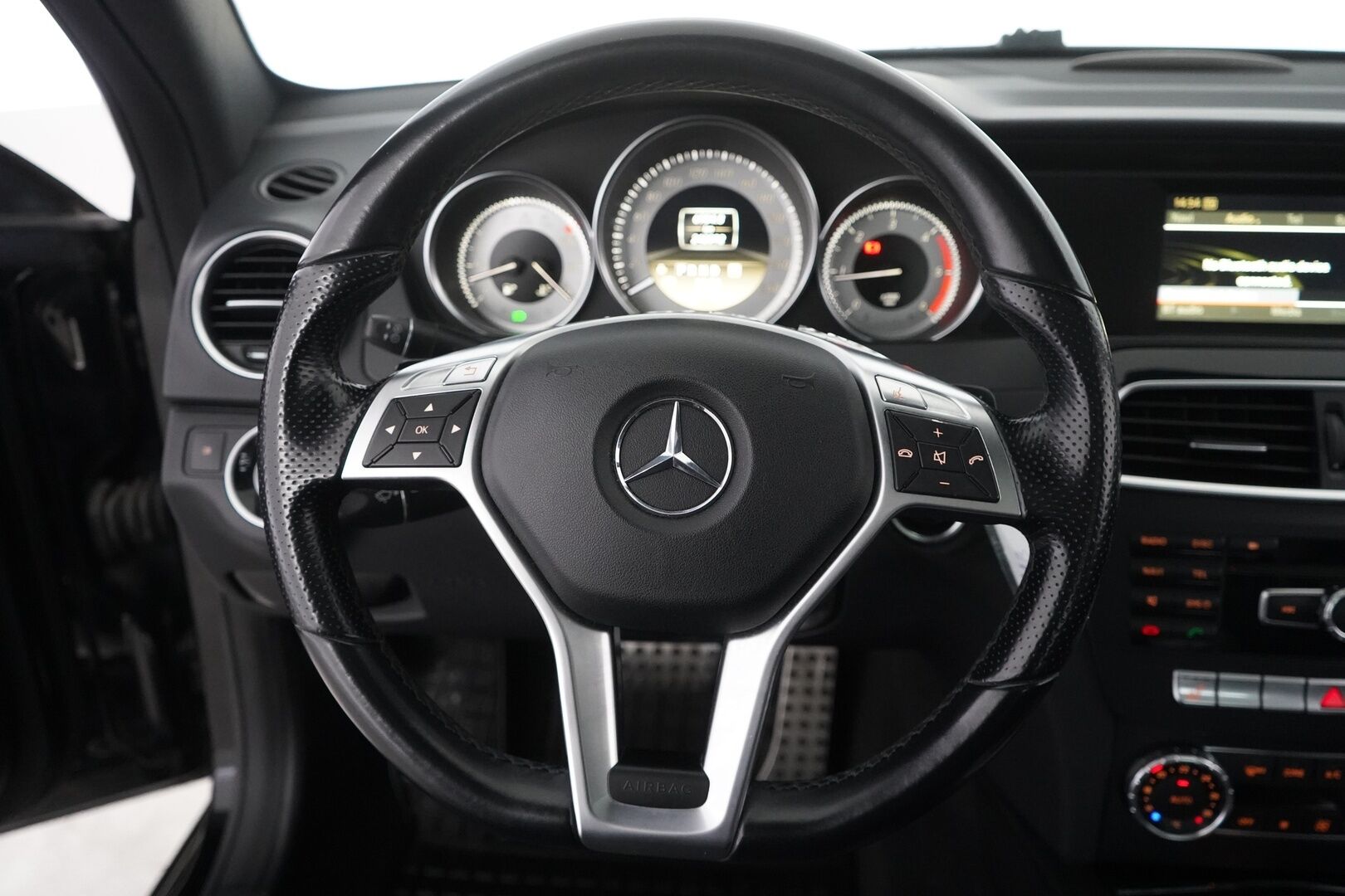 Mercedes-Benz C 2012 220 CDI Coupé AMG A - Juuri saapunut | AMG | Kahdet renkaat aluvantein | Panorama | Sportti penkit | Vetokoukku | Säntilliset huollot | - KORKO VAIN 3,99 %