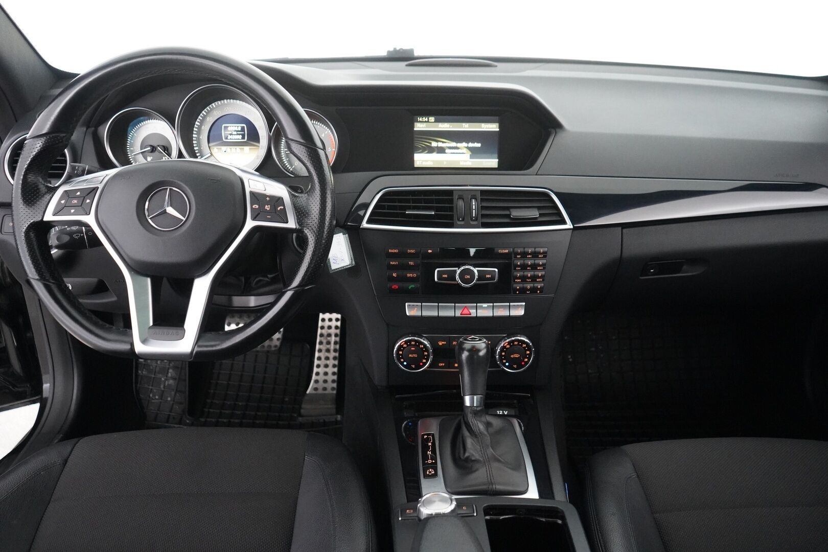 Mercedes-Benz C 2012 220 CDI Coupé AMG A - Juuri saapunut | AMG | Kahdet renkaat aluvantein | Panorama | Sportti penkit | Vetokoukku | Säntilliset huollot | - KORKO VAIN 3,99 %