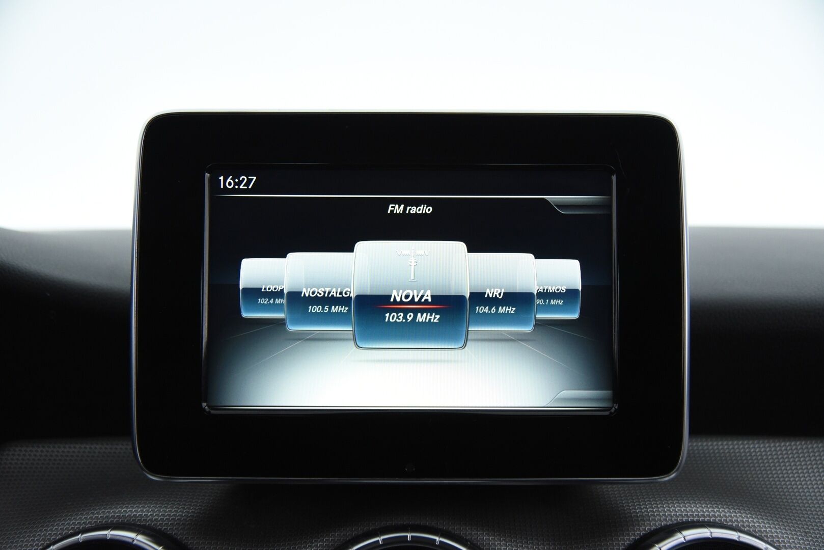 Mercedes-Benz CLA 2016 180 A Premium Business / Suomi auto / P-kamera / Vakkari - Merkkihuollettu / 2x renkaat