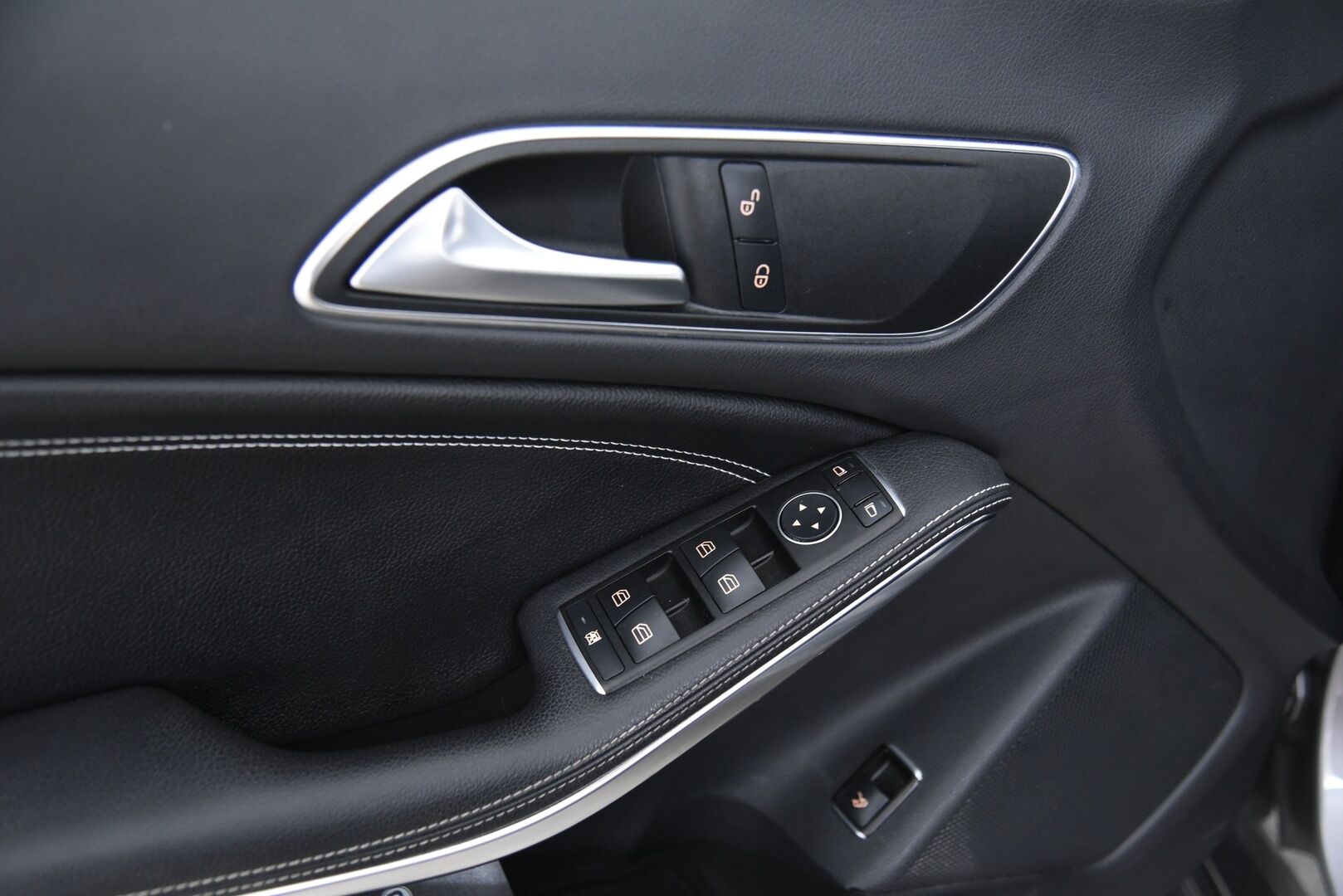 Mercedes-Benz CLA 2016 180 A Premium Business / Suomi auto / P-kamera / Vakkari - Merkkihuollettu / 2x renkaat