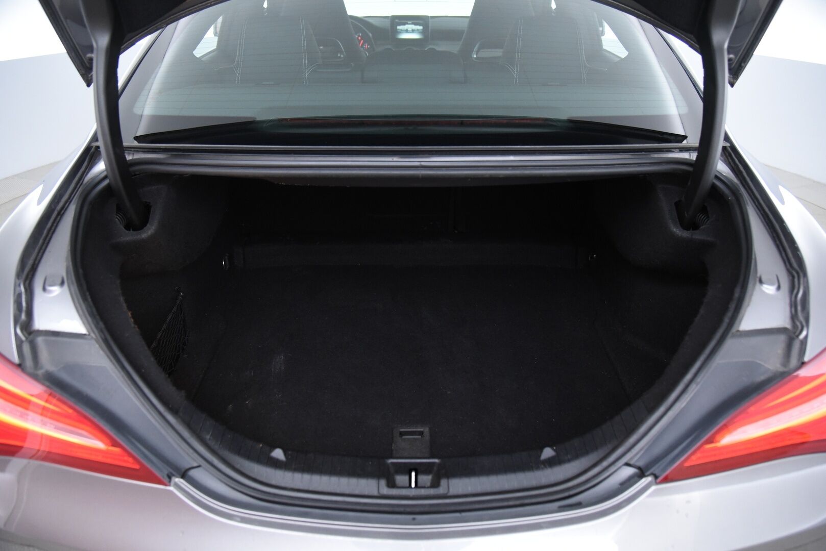 Mercedes-Benz CLA 2016 180 A Premium Business / Suomi auto / P-kamera / Vakkari - Merkkihuollettu / 2x renkaat