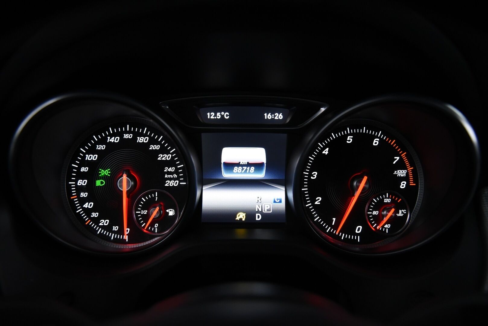 Mercedes-Benz CLA 2016 180 A Premium Business / Suomi auto / P-kamera / Vakkari - Merkkihuollettu / 2x renkaat