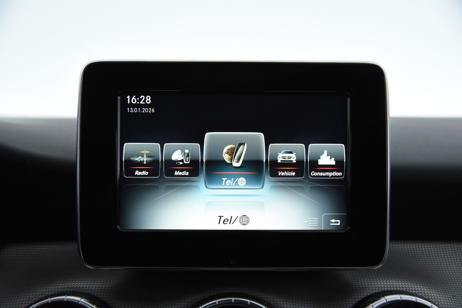 Mercedes-Benz CLA 2016 180 A Premium Business / Suomi auto / P-kamera / Vakkari - Merkkihuollettu / 2x renkaat