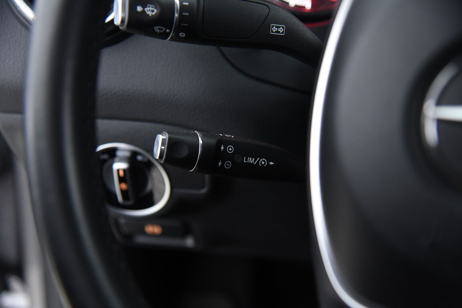 Mercedes-Benz CLA 2016 180 A Premium Business / Suomi auto / P-kamera / Vakkari - Merkkihuollettu / 2x renkaat