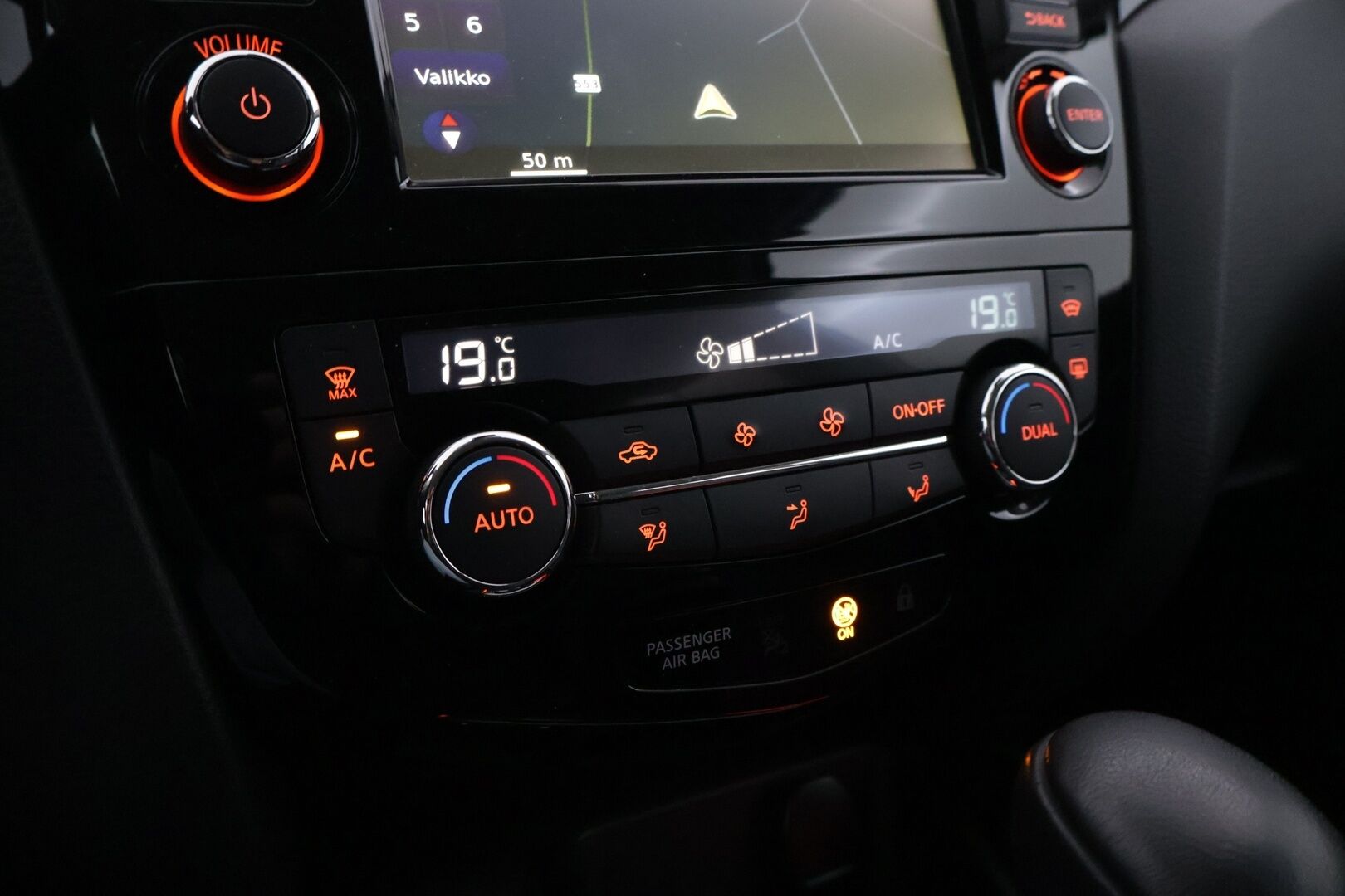 Nissan Qashqai 2016 dCi 130 Business 360 2WD Xtronic *Lämmitettävä tuulilasi / 360 / Lohko / Nahkasisusta / NAV* - *Kattava huoltohistoria / Uudet talvirenkaat / Hyvät kesärenkaat*
