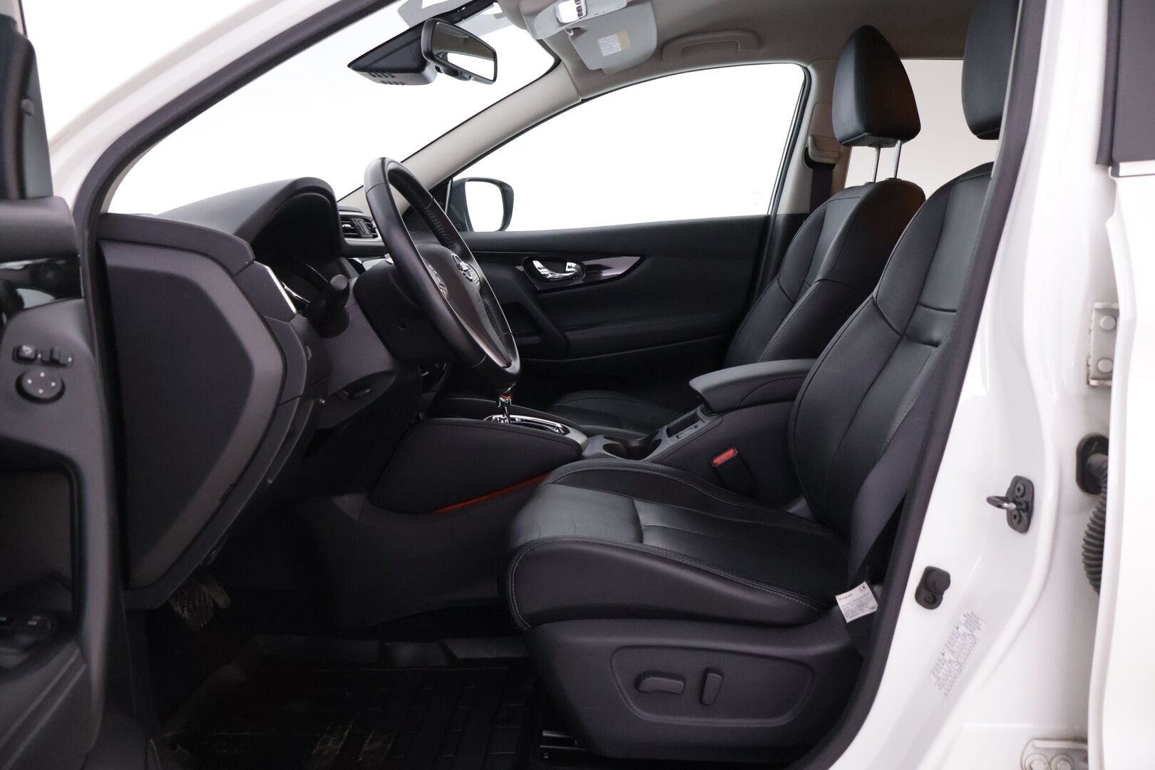Nissan Qashqai 2016 dCi 130 Business 360 2WD Xtronic *Lämmitettävä tuulilasi / 360 / Lohko / Nahkasisusta / NAV* - *Kattava huoltohistoria / Uudet talvirenkaat / Hyvät kesärenkaat*