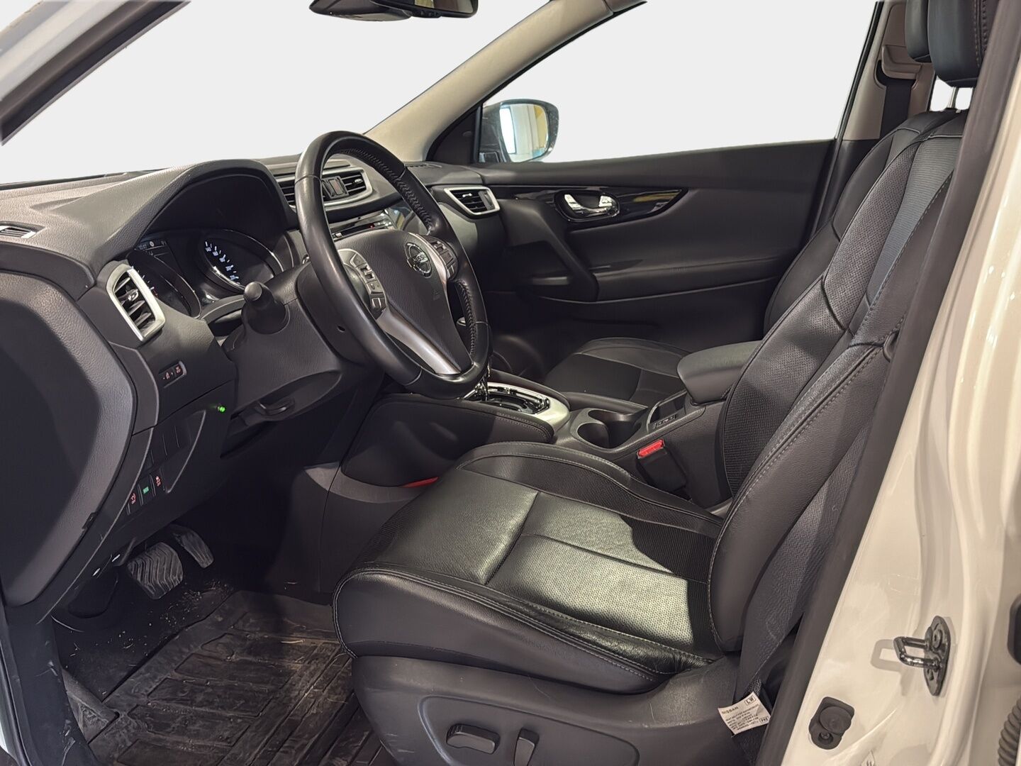 Nissan Qashqai 2016 dCi 130 Business 360 2WD Xtronic *Lämmitettävä tuulilasi / 360 / Lohko / Nahkasisusta / NAV* - *Huollettu enemmän kun ollut tarvetta!! / Talvirenkaat juuri uusittu ja kesäsissä hyvin pintaa!* - HULLUT AVAJAISHULINAT KORKOTARJOUS 3,29 %