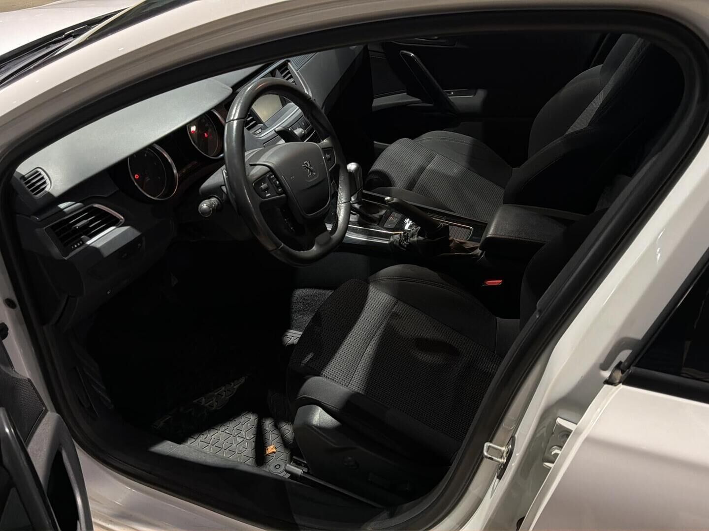 Peugeot 508 2016 Active BlueHDi 120 Automaatti - Suomiauto | Vetokoukku | Peruutustutkat | Vakkari | Jakopää tehty | 2x Renkaat Aluvantein!