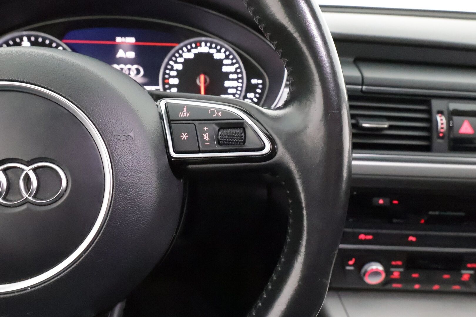 Audi A6 2017 Avant Business Sport 2,0 TDI 140 kW quattro S tronic - Webasto | Facelift | Koukku | LED valot | Sporttipenkit | P.kamera
