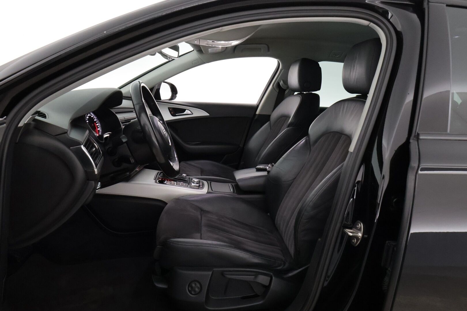 Audi A6 2017 Avant Business Sport 2,0 TDI 140 kW quattro S tronic - Webasto | Facelift | Koukku | LED valot | Sporttipenkit | P.kamera