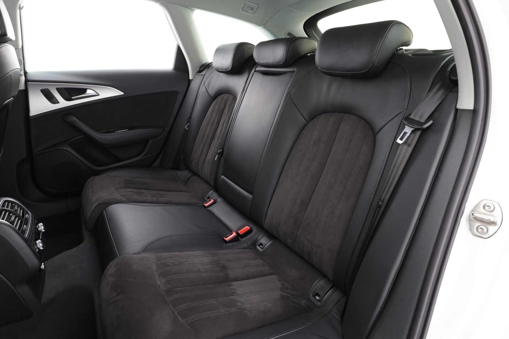 Audi A6 2017 Avant Business Sport 2,0 TDI 140 kW quattro S tronic * Vakkari / P.kamera / LED / Webasto / Koukku * - Suomi-auto / Kahdet renkaat aluvanteilla - HULLU BLACKWEEK KORKOTARJOUS 2,49%