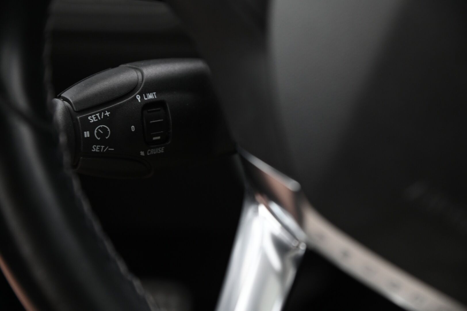 Peugeot 2008 2016 Allure PureTech 110 *Laskikatto / Vakkari / Lohko* - *Suomi-auto / Juuri saapunut*