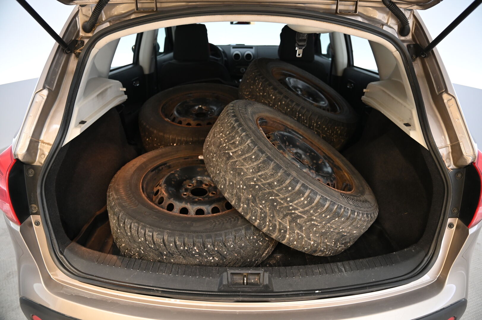 Nissan Qashqai 2008 1,6 Visia 5MT 4x2 *YritysOutlet- Myydään vain yrityksille / Suomi-Auto / Leimaa 07/2026 / Lohko + pistoke / Koukku / Hyvät renkaat* - *YritysOutlet - Myydään vain yrityksille / 2X Renkaat / Huoltokirja / 