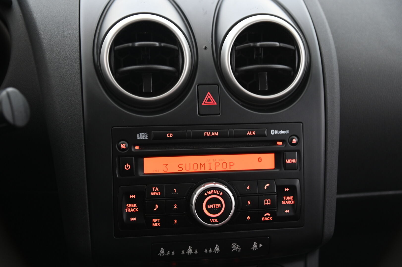 Nissan Qashqai 2008 1,6 Visia 5MT 4x2 *YritysOutlet- Myydään vain yrityksille / Suomi-Auto / Leimaa 07/2026 / Lohko + pistoke / Koukku / Hyvät renkaat* - *YritysOutlet - Myydään vain yrityksille / 2X Renkaat / Huoltokirja / 