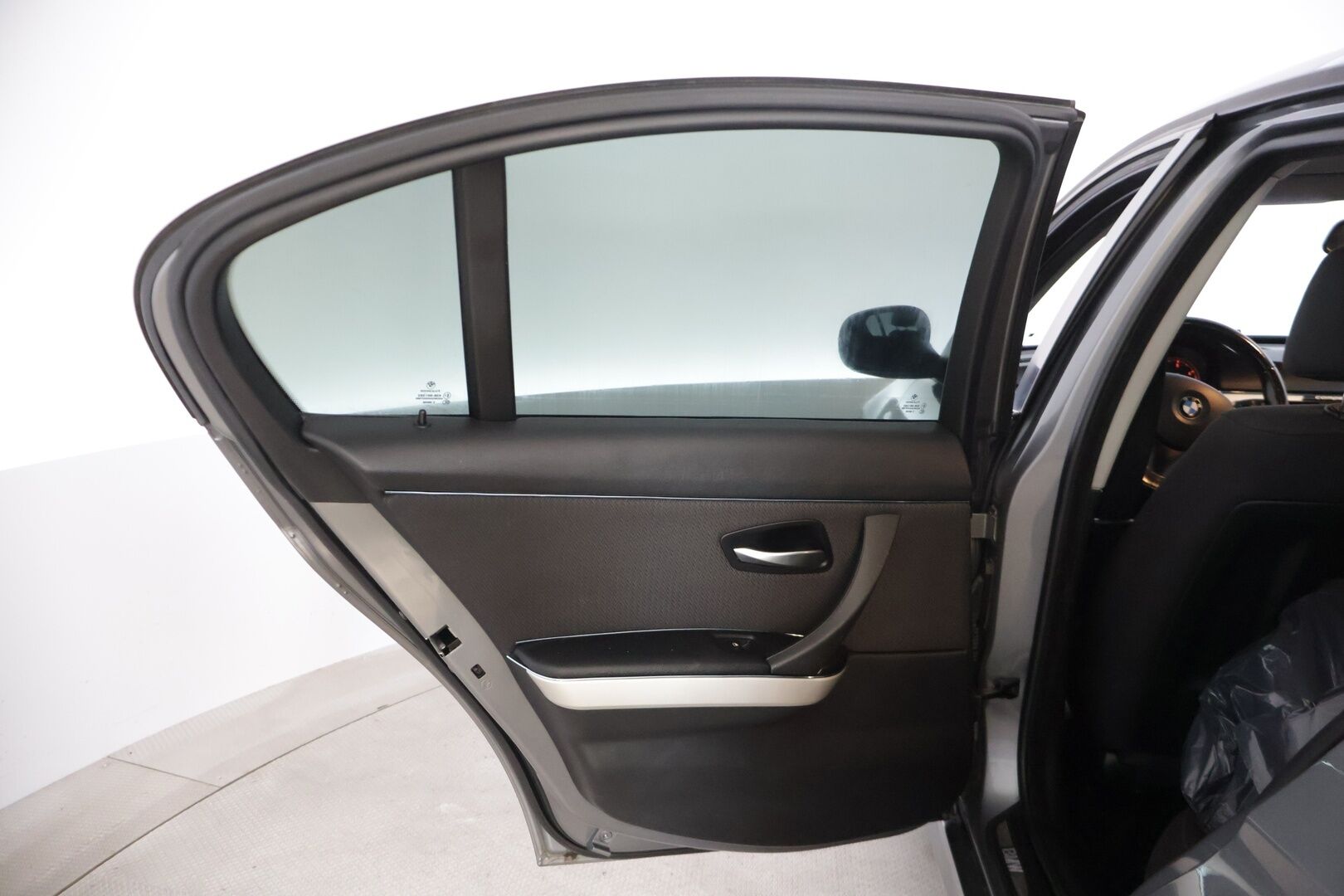 BMW 320 2009 A E90 Sedan * Facelift / Suomi-auto / Vakkari / Lohko&sisä.p * - | MYYDÄÄN HUUTOKAUPAT.COMISSA | - KORKO VAIN 3,99 %
