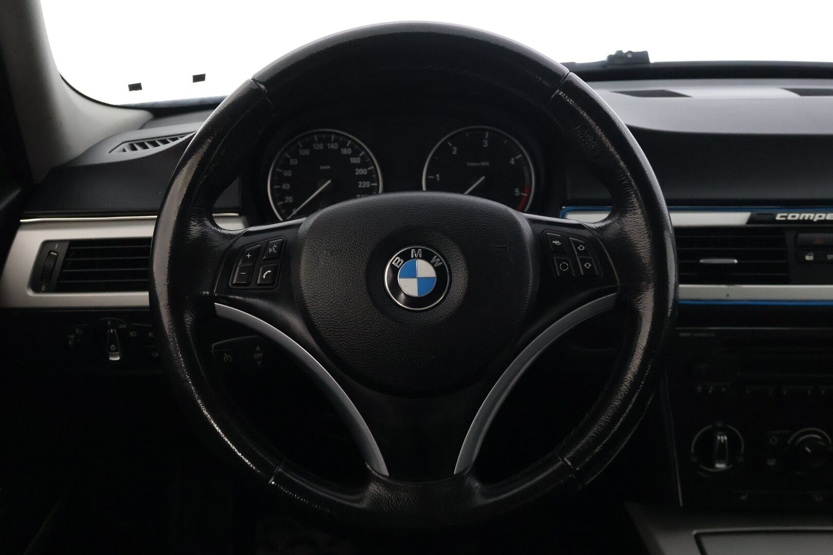 BMW 320 2009 A E90 Sedan * Facelift / Suomi-auto / Vakkari / Lohko&sisä.p * - | MYYDÄÄN HUUTOKAUPAT.COMISSA | 