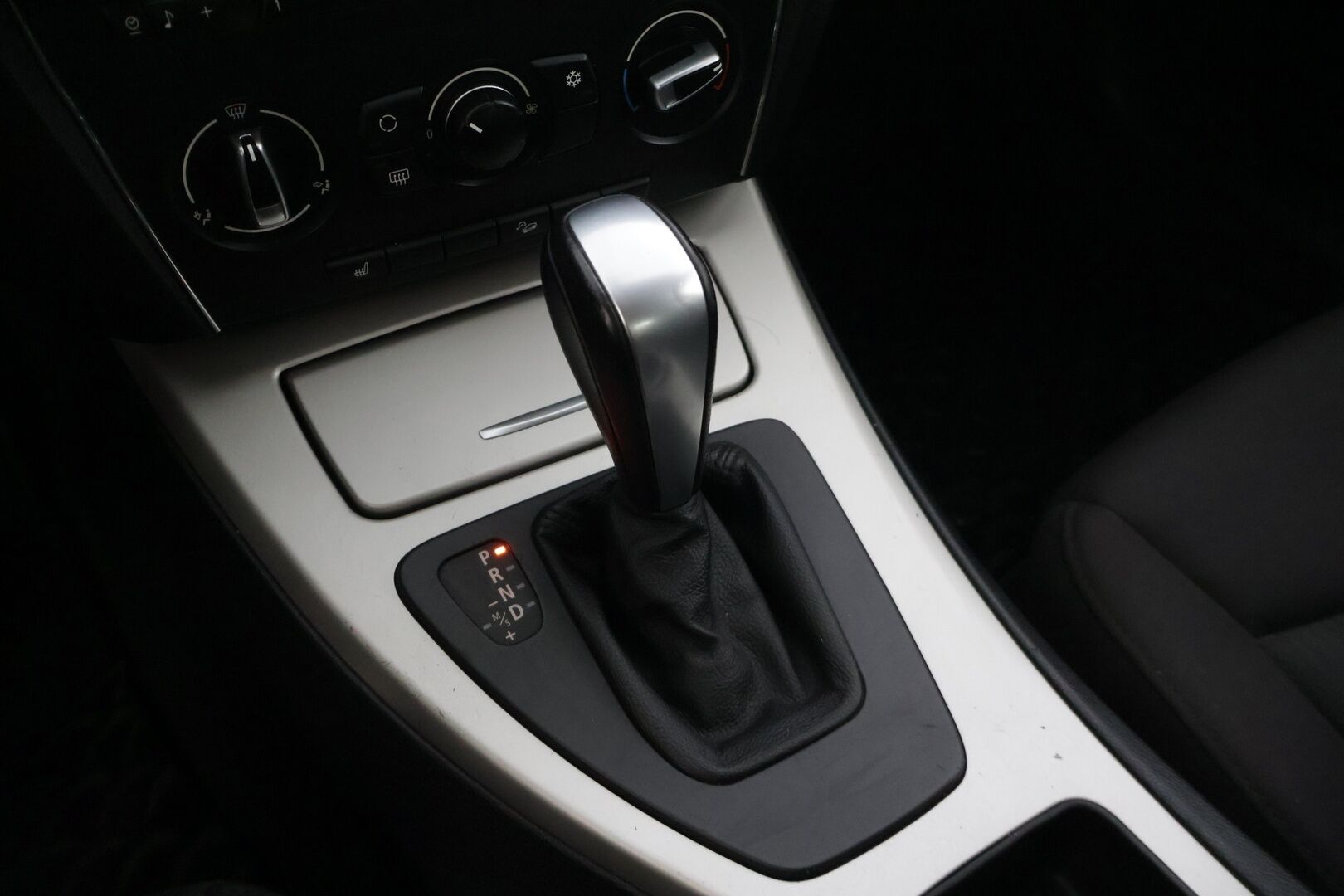 BMW 320 2009 A E90 Sedan * Facelift / Suomi-auto / Vakkari / Lohko&sisä.p * - | MYYDÄÄN HUUTOKAUPAT.COMISSA | 