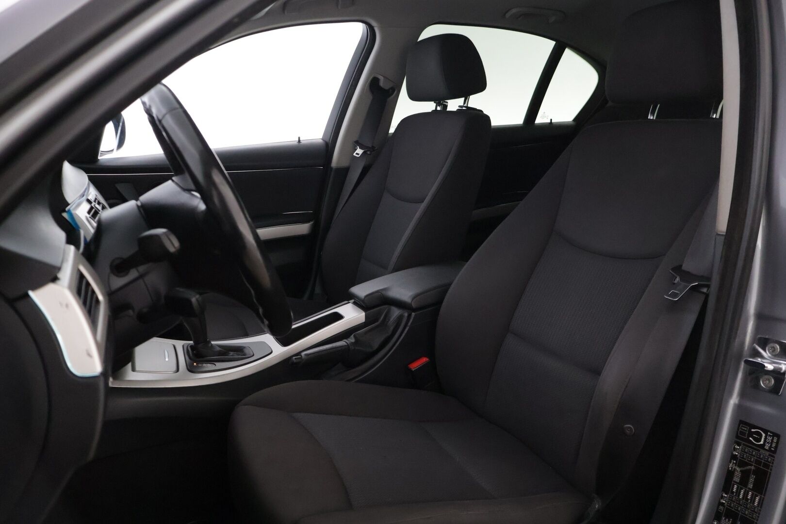 BMW 320 2009 A E90 Sedan * Facelift / Suomi-auto / Vakkari / Lohko&sisä.p * - | MYYDÄÄN HUUTOKAUPAT.COMISSA | 