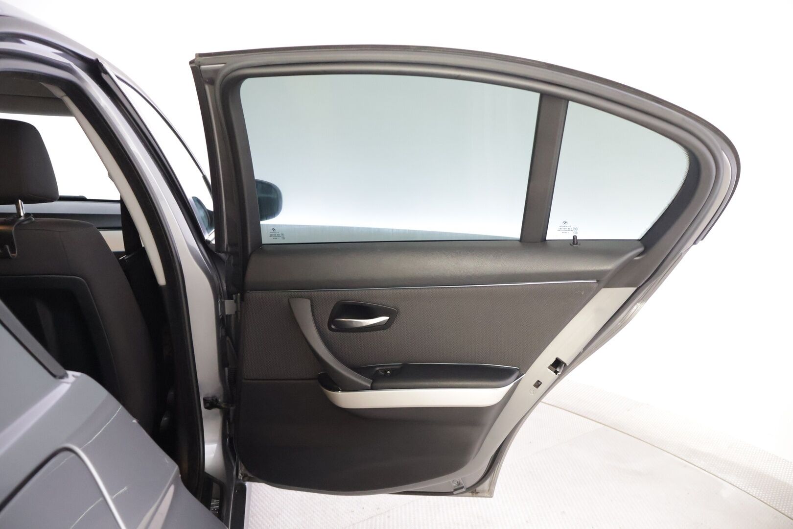 BMW 320 2009 A E90 Sedan * Facelift / Suomi-auto / Vakkari / Lohko&sisä.p * - | MYYDÄÄN HUUTOKAUPAT.COMISSA | 