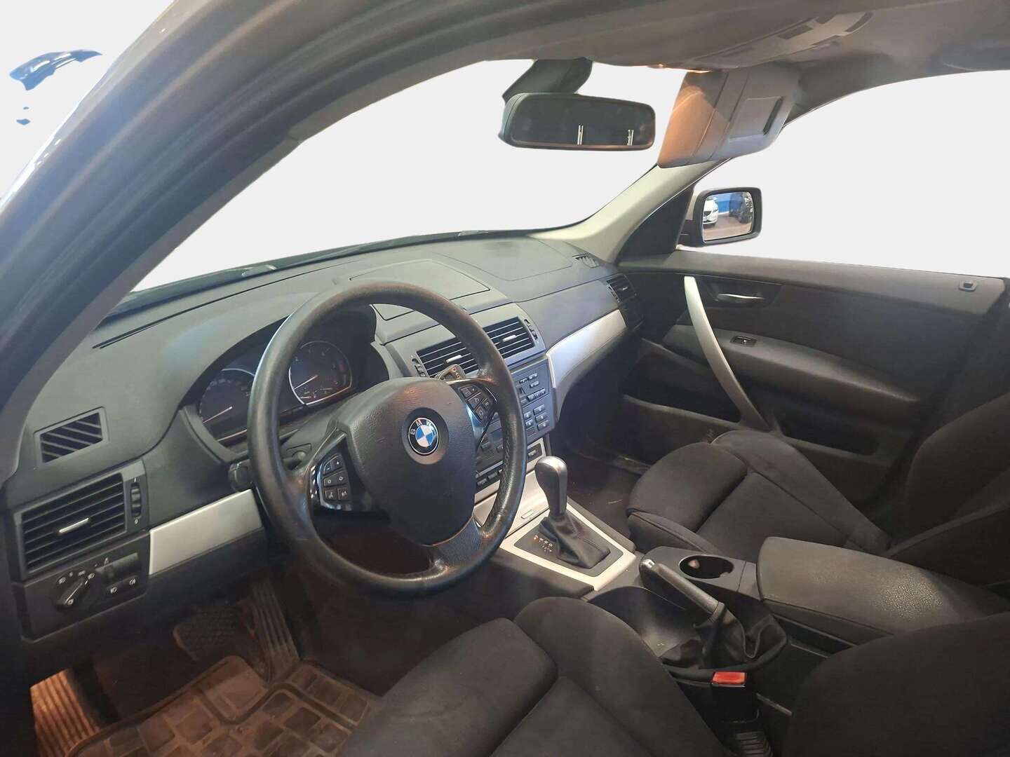 BMW X3 2009 A E83 SAV *Myydään vain yrityksille* - Suomi-auto | Vakkari | Tutkat | Xenon - valot | Vetokoukku | 2x Avain | 2x Renkaat |