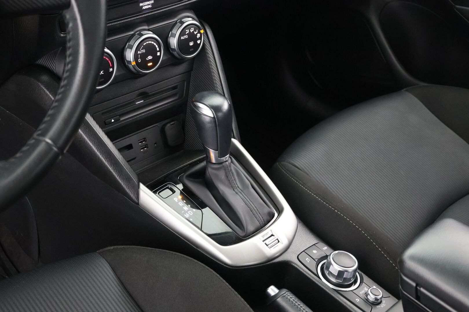 Mazda CX-3 2017 2,0 (120) SKYACTIV-G Premium 6AT EC1 - Suomi-auto | Vakkari | KeyLess | Peruutuskamera | Lohkolämmitin | Navi |