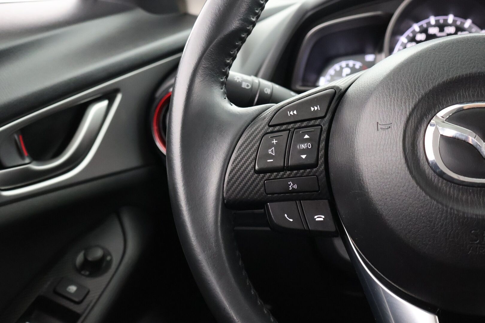 Mazda CX-3 2017 2,0 (120) SKYACTIV-G Premium 6AT EC1 - Suomi-auto | Vakkari | KeyLess | Peruutuskamera | Lohkolämmitin | Navi |