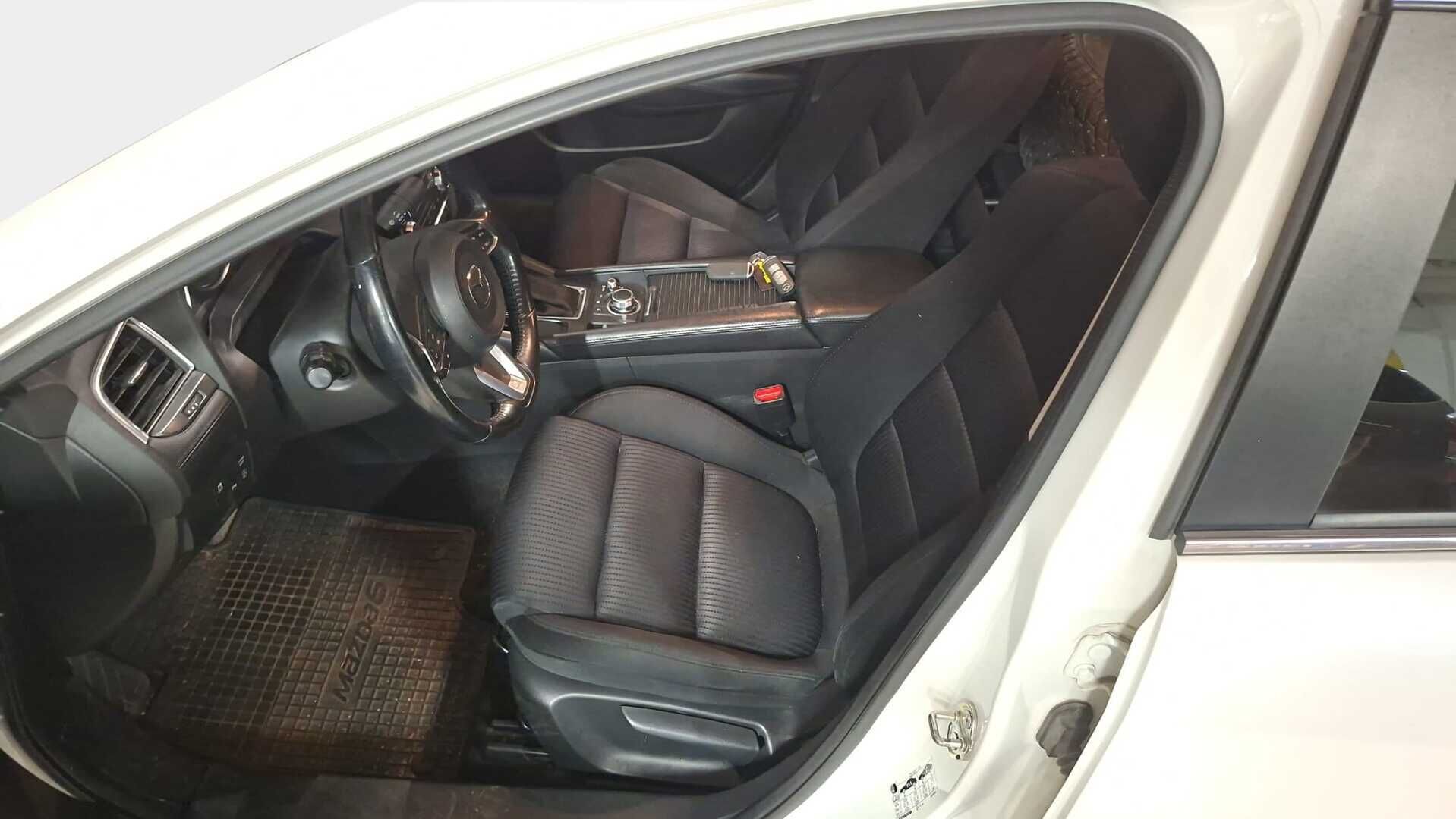 Mazda 6 2017 Sedan 2,2 (150) SKYACTIV-D Business Edition 6AT 4ov YE2B **Koukku / Navi / Kamera / Vakkari / Lohko** - Suomi-auto / Irroitettavalla vetokoukulla / Kahdet renkaat alumiinivantein!