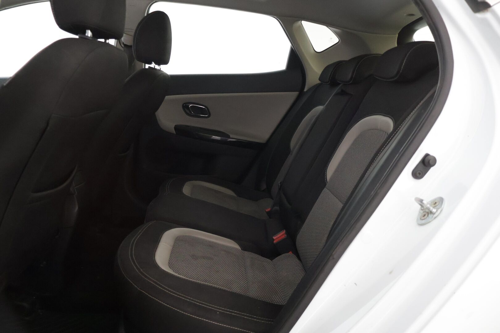 Kia cee'd 2017 1,6 CRDi ISG 136hv EX 5D EcoDynamics - | Tämä auto myydään YritysOutlet -valikoimasta vain yritykselle | Lohkolämmitin | Vakionopeudensäädin | Ratinlämmitin | P. Tutka | Navigointi | Bluetooth |